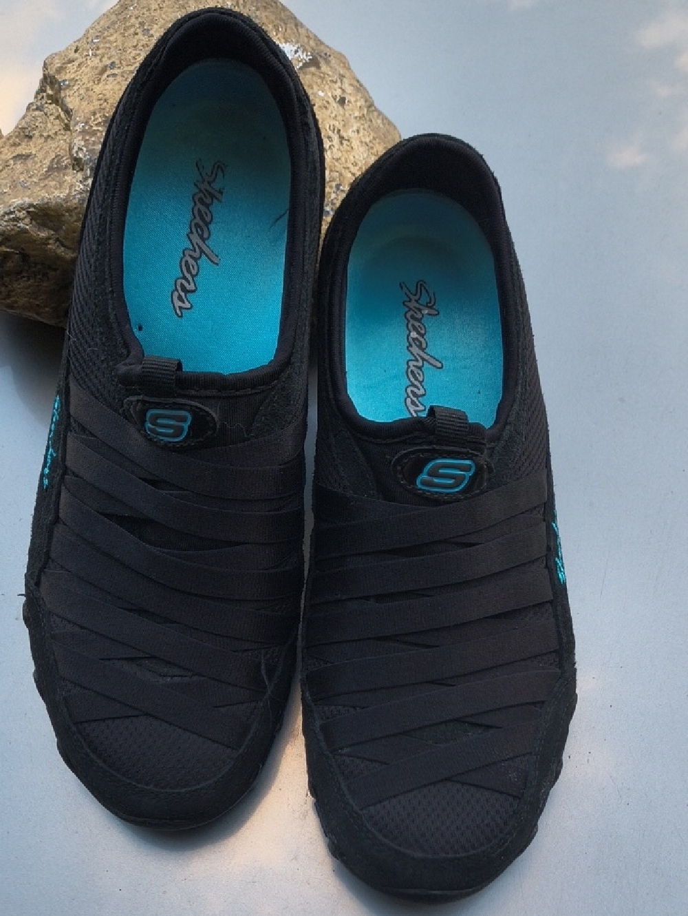 Skechers Women's Black and Teal Accent Sneakers Size 7